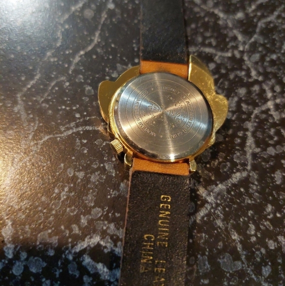 Watch - Picture 3 of 3